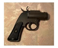 Antique WW II US Signal/Flare Pistol with Rare Leather Holster