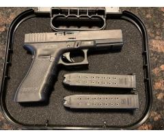 Glock G17 Gen4 Like New Condition Two 17 Round Mags, Factory Case, Cleaning Kit, Loader, Papers